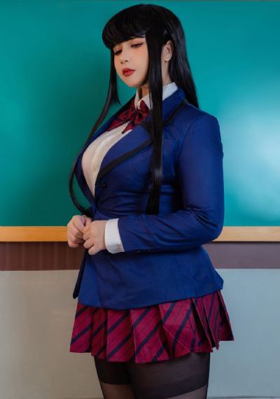 大胸女学生