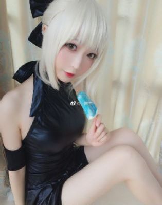 美人上墙
